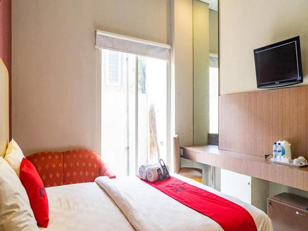 RedDoorz Plus at Blue Pacific Blok M : photo 3 de la chambre chambre double deluxe