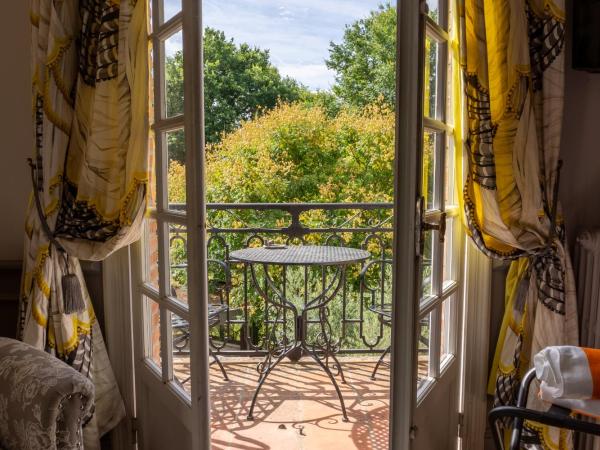 Castel Bois Marie, Maison d'hôtes : photo 1 de la chambre chambre double ou lits jumeaux deluxe - vue sur piscine