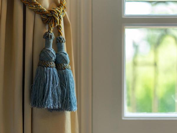 Castel Bois Marie, Maison d'hôtes : photo 9 de la chambre suite supérieure avec terrasse - vue sur lac