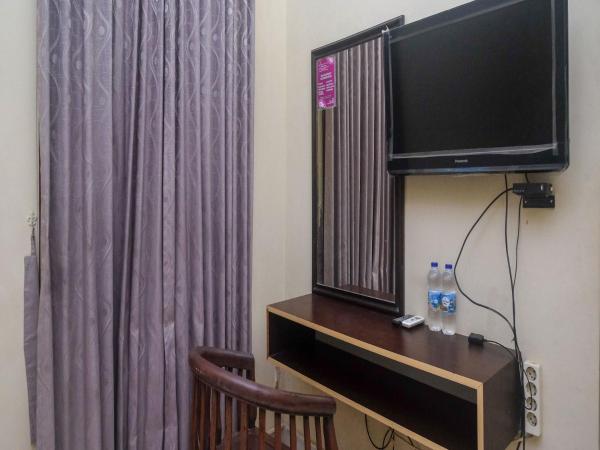 RedDoorz Plus @ Timoho : photo 8 de la chambre chambre double standard