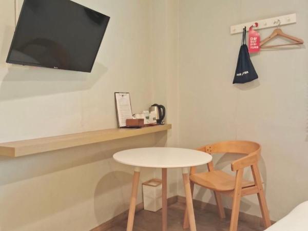 Hotel PAPA Bangkok Siriraj : photo 2 de la chambre chambre king supérieure avec salle de bains privative