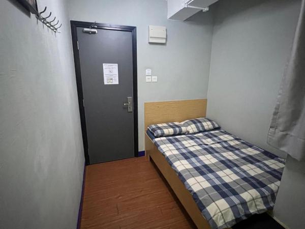 Check Inn HK : photo 2 de la chambre chambre double Économique avec salle de bains privative