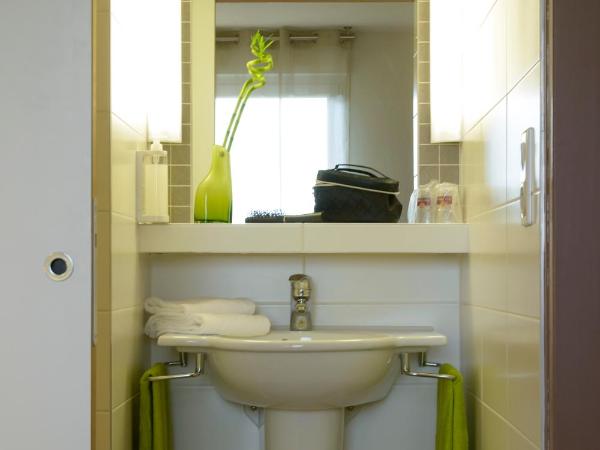 Brit Hotel Reims Croix Blandin : photo 5 de la chambre chambre double