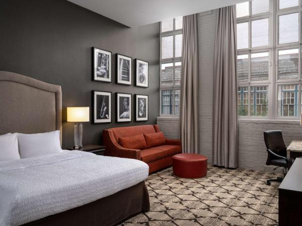 Hampton Inn and Suites New Orleans Convention Center : photo 3 de la chambre deluxe junior king suite with wetbar