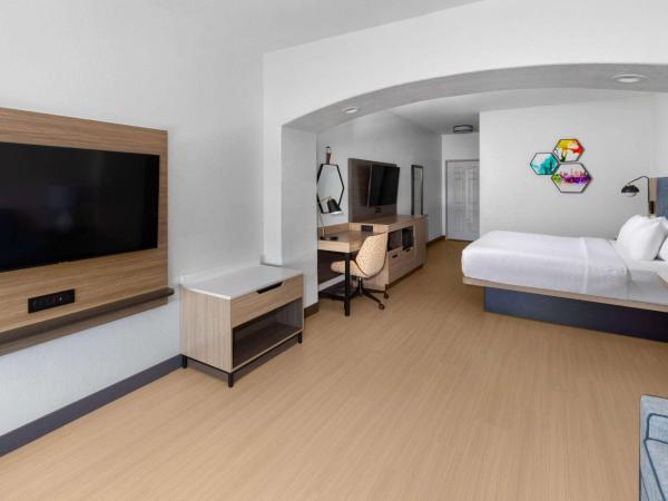 La Quinta by Wyndham San Antonio Northwest : photo 1 de la chambre executive king room with roll-in shower - mobility/hearing accessible - non-smoking