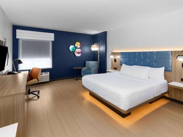 La Quinta by Wyndham San Antonio Northwest : photo 1 de la chambre chambre lit king-size avec douche accessible en fauteuil roulant - adaptée aux personnes malentendantes/à mobilité réduite - non-fumeurs