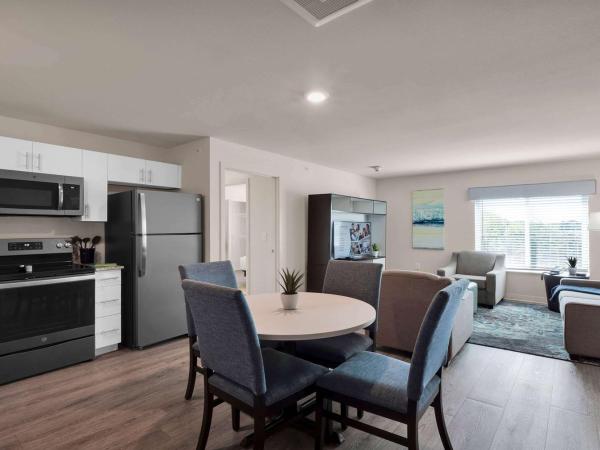 WaterWalk Extended Stay by Wyndham Charlotte - Arrowood : photo 6 de la chambre two bedroom suite balcony - 2 queen beds