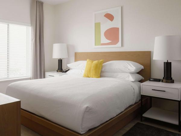 WaterWalk Extended Stay by Wyndham Jacksonville Deerwood Pk : photo 1 de la chambre one bedroom suite hearing accessible - king bed