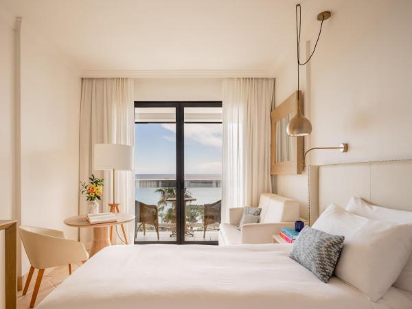 Hotel Don Pepe Gran Meliá : photo 4 de la chambre chambre deluxe - Étage rouge - vue directe sur mer