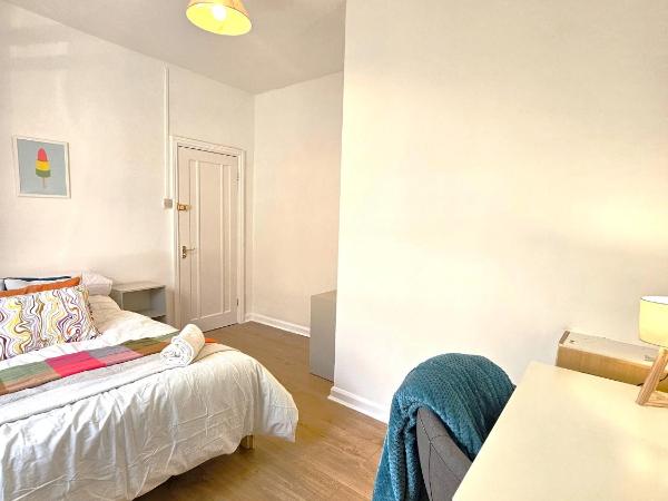 Luxurious Guesthouse Accommodation for Professionals and Students near Cardiff City Centre : photo 6 de la chambre chambre double avec salle de bains commune