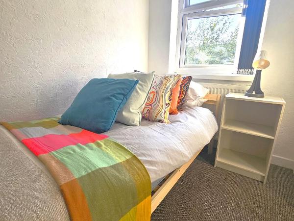 Luxurious Guesthouse Accommodation for Professionals and Students near Cardiff City Centre : photo 6 de la chambre chambre double avec salle de bains commune