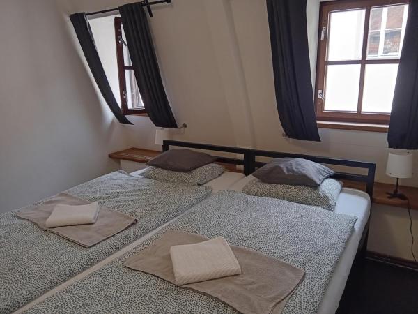 Hostel Eleven : photo 2 de la chambre chambre double ou lits jumeaux avec salle de bains