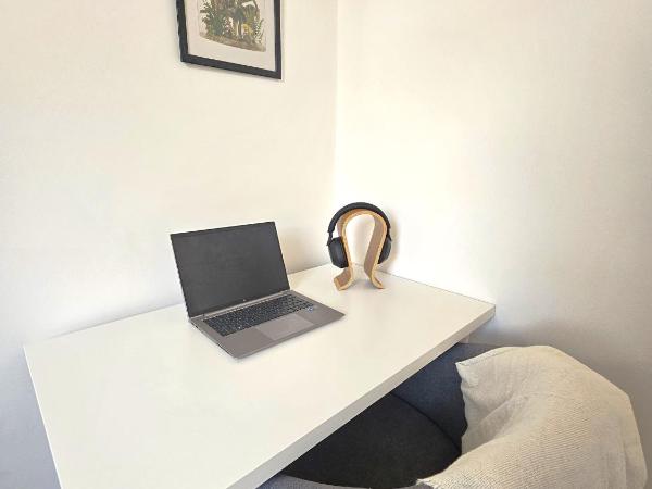 Luxurious Guesthouse Accommodation for Professionals and Students near Cardiff City Centre : photo 3 de la chambre chambre double avec salle de bains commune