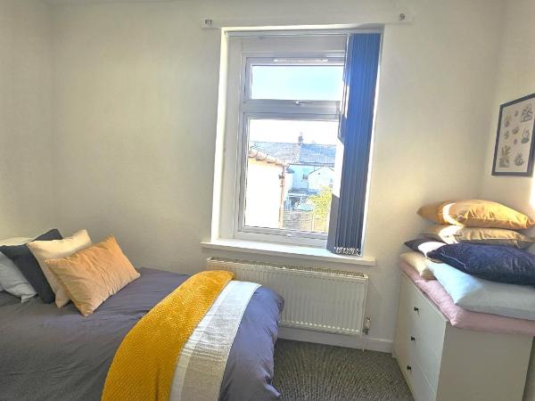 Luxurious Guesthouse Accommodation for Professionals and Students near Cardiff City Centre : photo 4 de la chambre chambre double avec salle de bains commune
