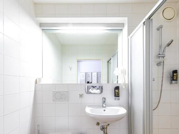 A&T Hotel & Hostel : photo 2 de la chambre lit simple dans dortoir à 6 lits