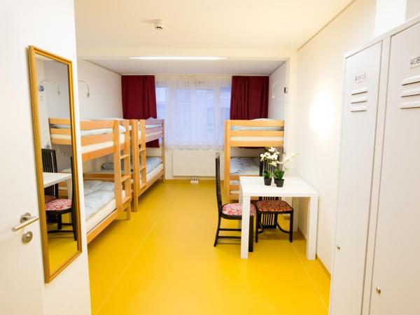 A&T Hotel & Hostel : photo 1 de la chambre lit simple dans dortoir à 6 lits