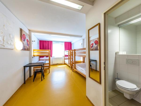 A&T Hotel & Hostel : photo 4 de la chambre lit simple dans dortoir à 6 lits