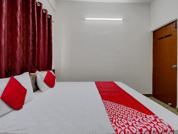 OYO 82074 Hotel Aishwarya Comfort : photo 6 de la chambre chambre double standard