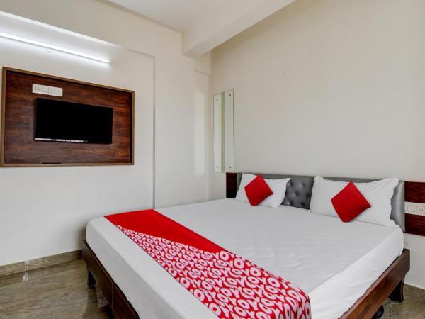 OYO 82074 Hotel Aishwarya Comfort : photo 3 de la chambre chambre double standard