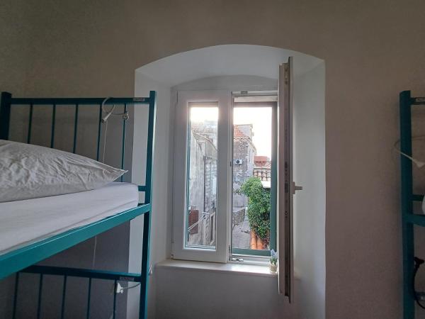 City Walls Hostel : photo 3 de la chambre lit dans dortoir mixte de 6 lits