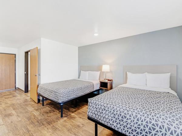 WoodSpring Suites Austin North I-35 : photo 1 de la chambre double suite with two double beds and tub - disability access/non smoking