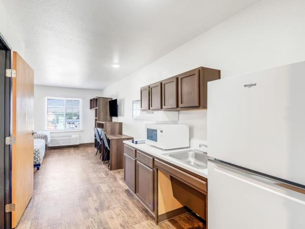 WoodSpring Suites Austin North I-35 : photo 3 de la chambre double suite with two double beds and tub - disability access/non smoking