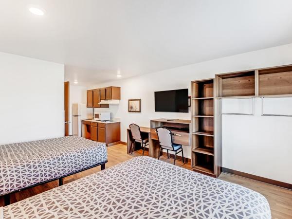 WoodSpring Suites Austin North I-35 : photo 8 de la chambre double suite with two double beds and tub - disability access/non smoking