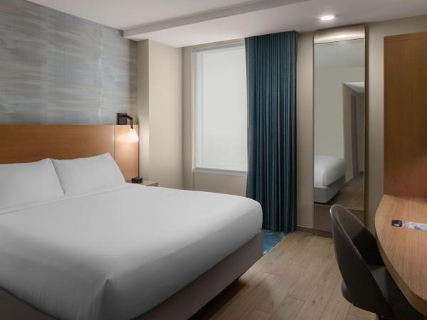 Courtyard by Marriott San Diego Gaslamp/Convention Center : photo 6 de la chambre chambre lit king-size