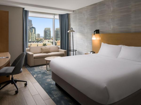 Courtyard by Marriott San Diego Gaslamp/Convention Center : photo 6 de la chambre suite lit king-size exécutive