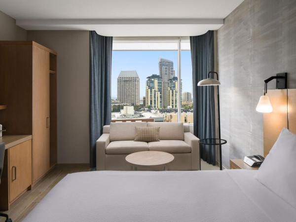 Courtyard by Marriott San Diego Gaslamp/Convention Center : photo 7 de la chambre suite lit king-size exécutive