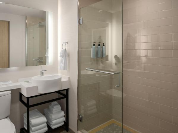 Courtyard by Marriott San Diego Gaslamp/Convention Center : photo 10 de la chambre chambre lit king-size