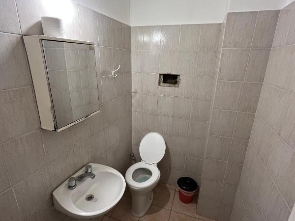 Sevilla Home Hotel : photo 4 de la chambre chambre triple avec salle de bains privative