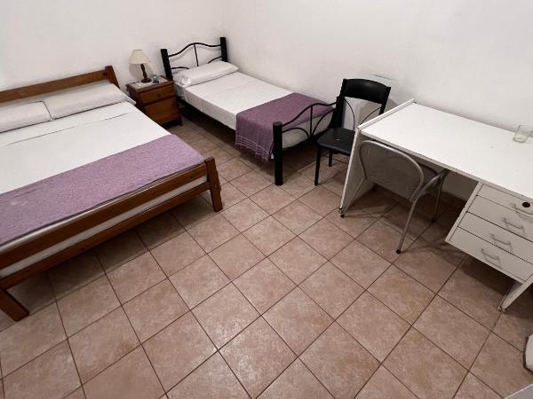 Sevilla Home Hotel : photo 1 de la chambre chambre triple avec salle de bains privative