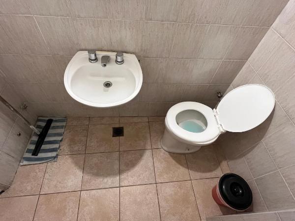 Sevilla Home Hotel : photo 2 de la chambre chambre triple avec salle de bains privative