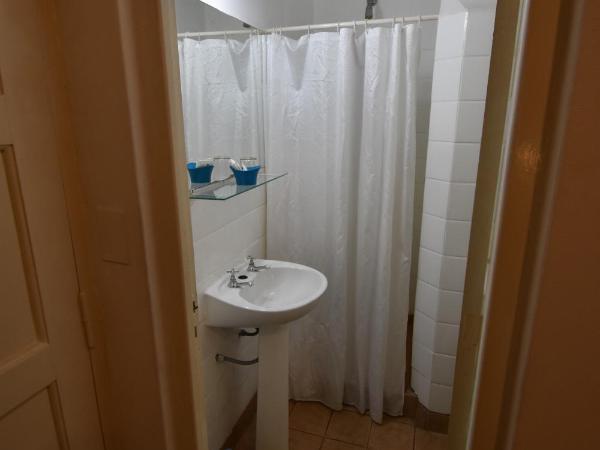 Hotel Plaza : photo 7 de la chambre chambre lits jumeaux