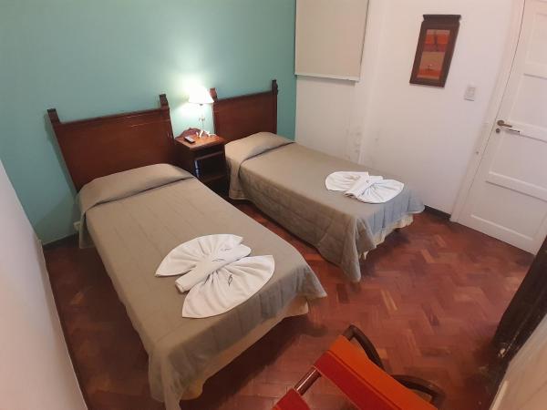 Hotel Plaza : photo 3 de la chambre chambre lits jumeaux