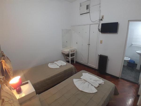 Hotel Plaza : photo 5 de la chambre chambre lits jumeaux