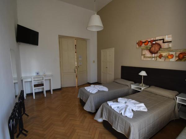 Hotel Plaza : photo 4 de la chambre chambre triple deluxe