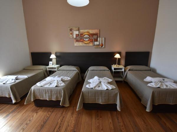 Hotel Plaza : photo 1 de la chambre chambre quadruple deluxe