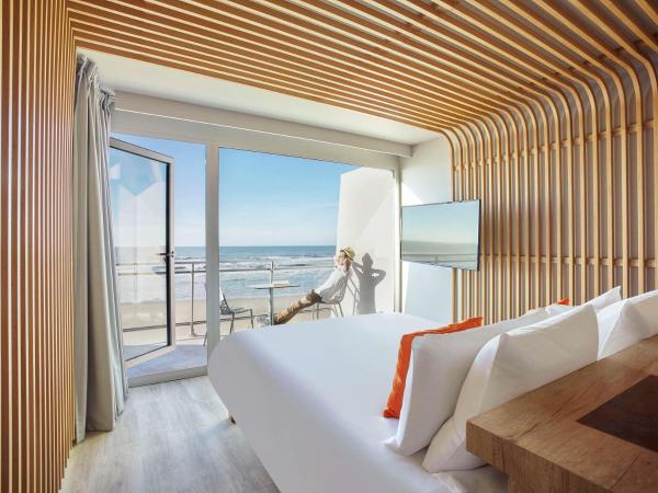 Novotel Thalassa Le Touquet : photo 1 de la chambre chambre exécutive avec lit double, canapé-lit et balcon – vue sur mer