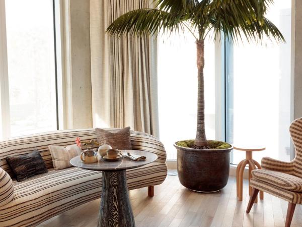 Santa Monica Proper Hotel, a Member of Design Hotels : photo 6 de la chambre premier suite 1 king - mobility access