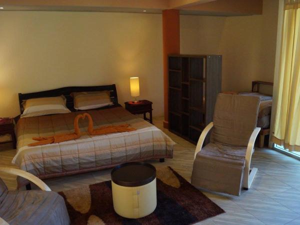 RELAX ECO Life Center - Khao lak : photo 1 de la chambre chambre familiale avec balcon