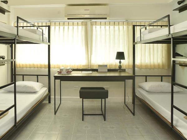 G9bangkok : photo 3 de la chambre chambre quadruple avec salle de bains