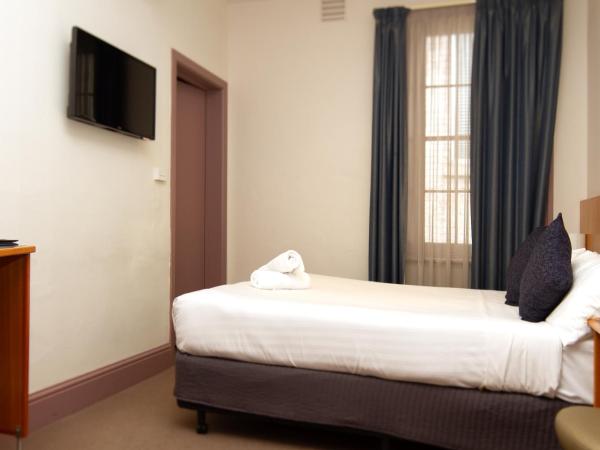 Central Hotel Hobart : photo 2 de la chambre chambre lit queen-size 