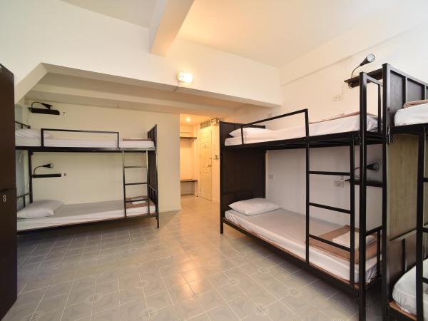 G9bangkok : photo 6 de la chambre chambre familiale avec salle de bains privative (8 adultes)