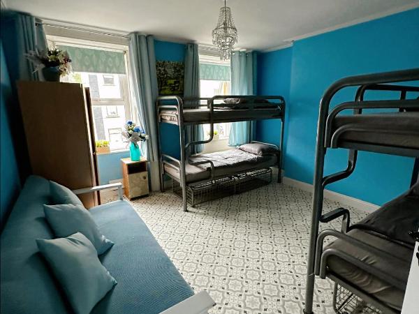 Waterford city Townhostel : photo 1 de la chambre lit simple dans dortoir de 4 lits