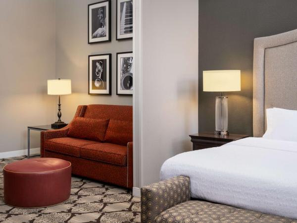 Hampton Inn and Suites New Orleans Convention Center : photo 4 de la chambre studio lit king-size - non-fumeurs