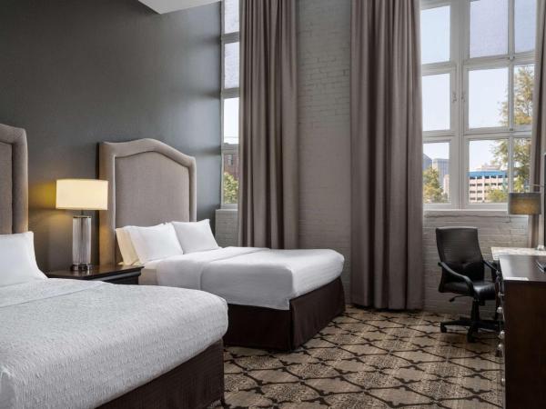 Hampton Inn and Suites New Orleans Convention Center : photo 3 de la chambre chambre deluxe avec 2 lits queen-size