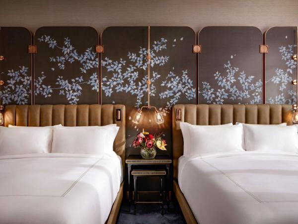 Raffles Boston : photo 2 de la chambre deluxe queen room with two queen beds and rain shower