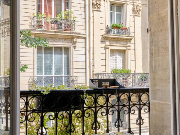 Beausejour Ranelagh : photo 8 de la chambre chambre double supérieure avec balcon